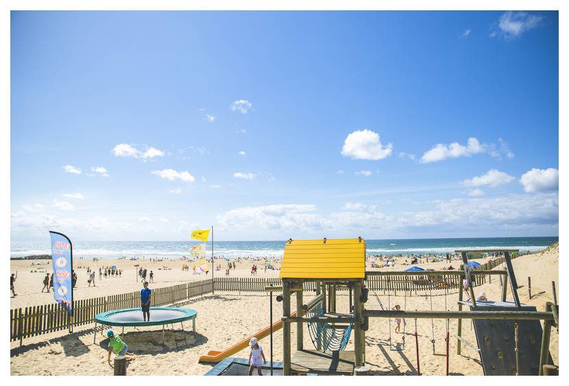 Vue club de plage océan
